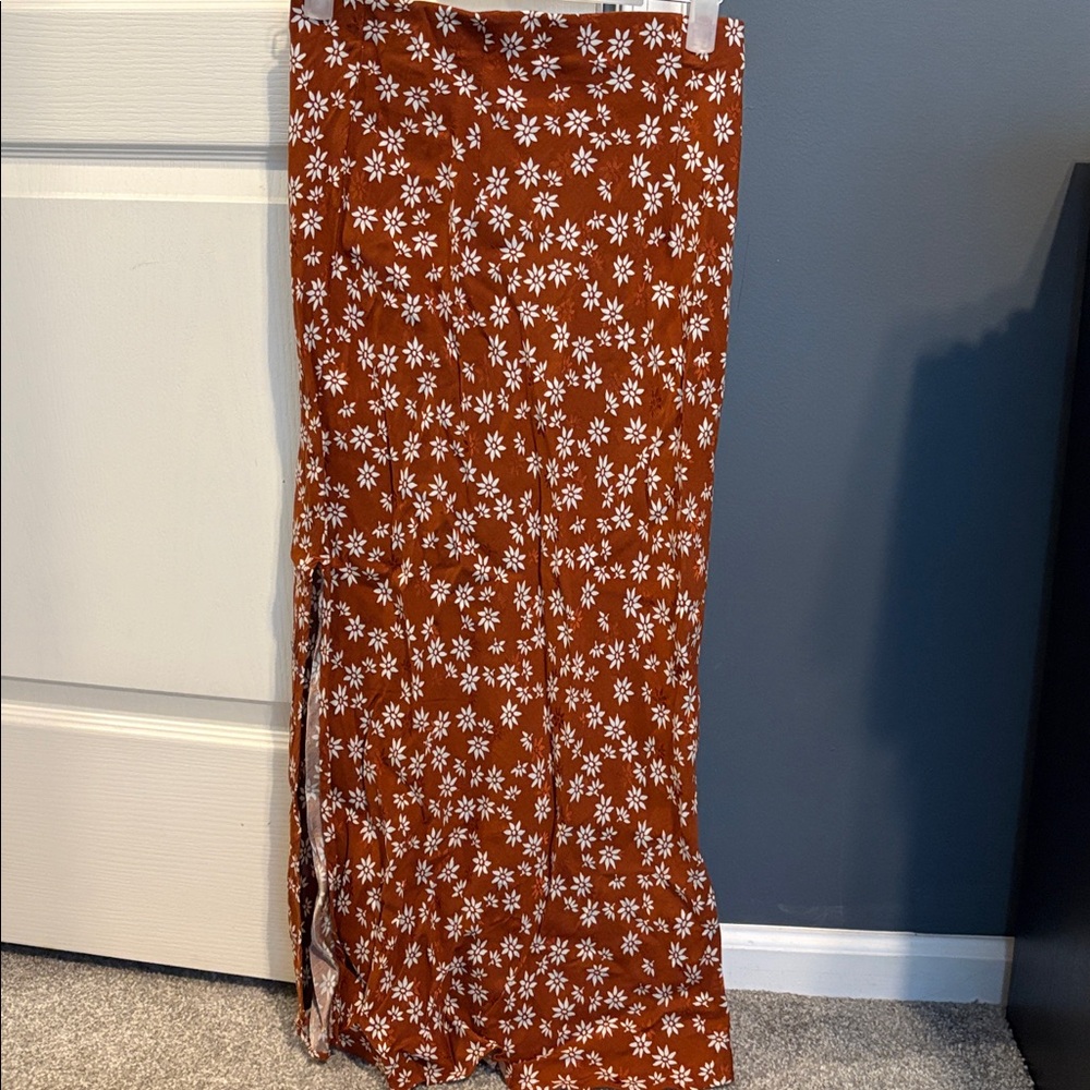 LOFT Rust Floral Patterned Pants - Picture 4 of 4